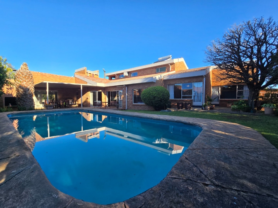 4 Bedroom Property for Sale in Universitas Ridge Free State